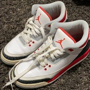 Nike air Jordan 3s fire red